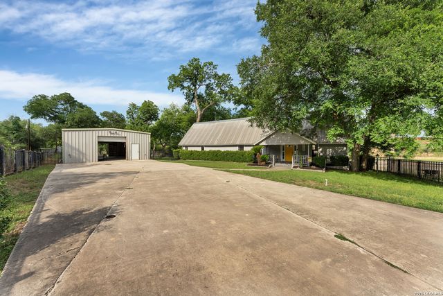 302 SHANGRILA LN, New Braunfels, TX 78130
