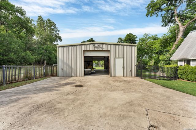302 SHANGRILA LN, New Braunfels, TX 78130