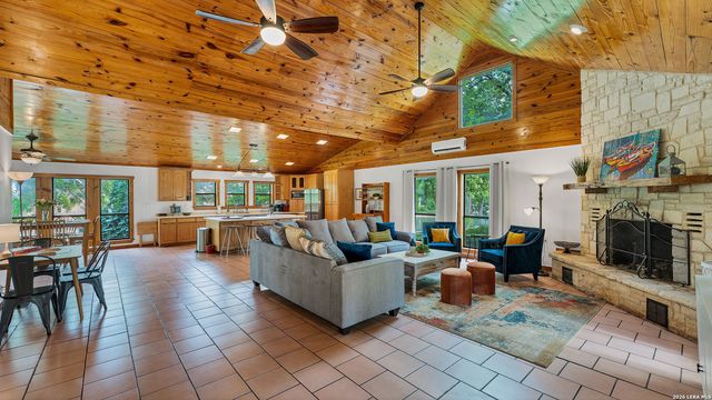 302 SHANGRILA LN, New Braunfels, TX 78130