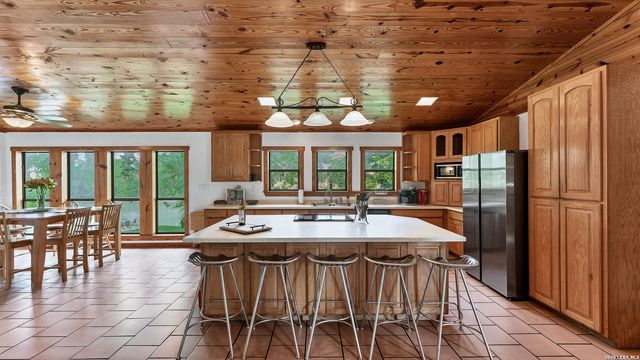 302 SHANGRILA LN, New Braunfels, TX 78130