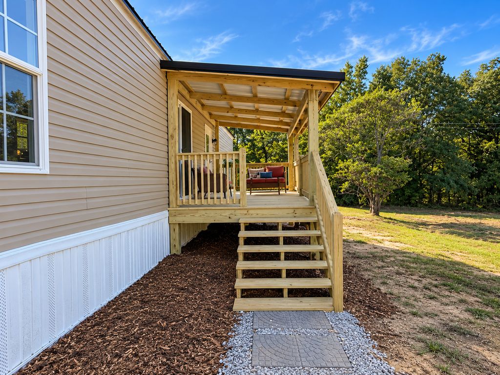 Image 12 of property listing at 3432 Seed House Road, Iuka, IL 62849