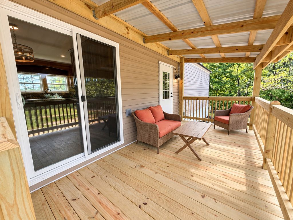 Image 13 of property listing at 3432 Seed House Road, Iuka, IL 62849