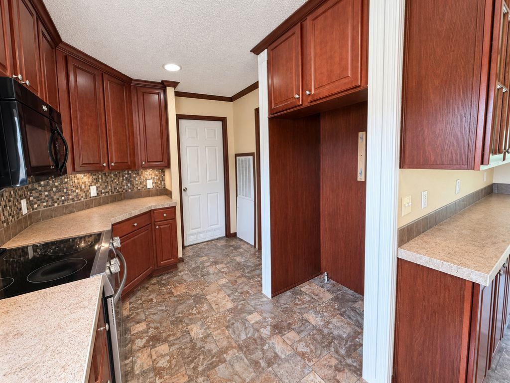 Image 20 of property listing at 3432 Seed House Road, Iuka, IL 62849