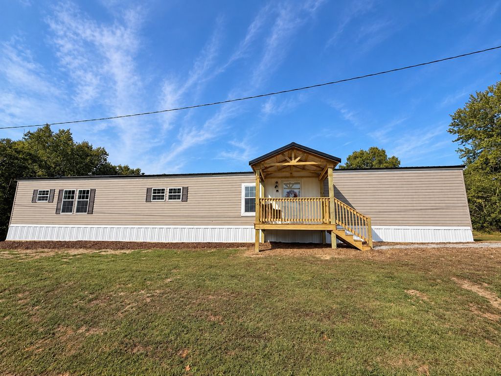 Image 3 of property listing at 3432 Seed House Road, Iuka, IL 62849