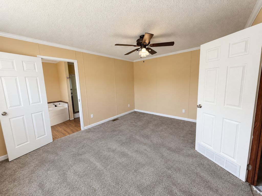 Image 22 of property listing at 3432 Seed House Road, Iuka, IL 62849