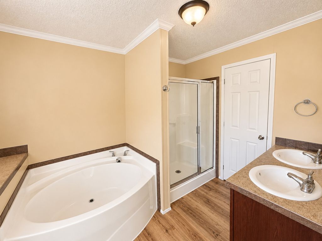 Image 24 of property listing at 3432 Seed House Road, Iuka, IL 62849