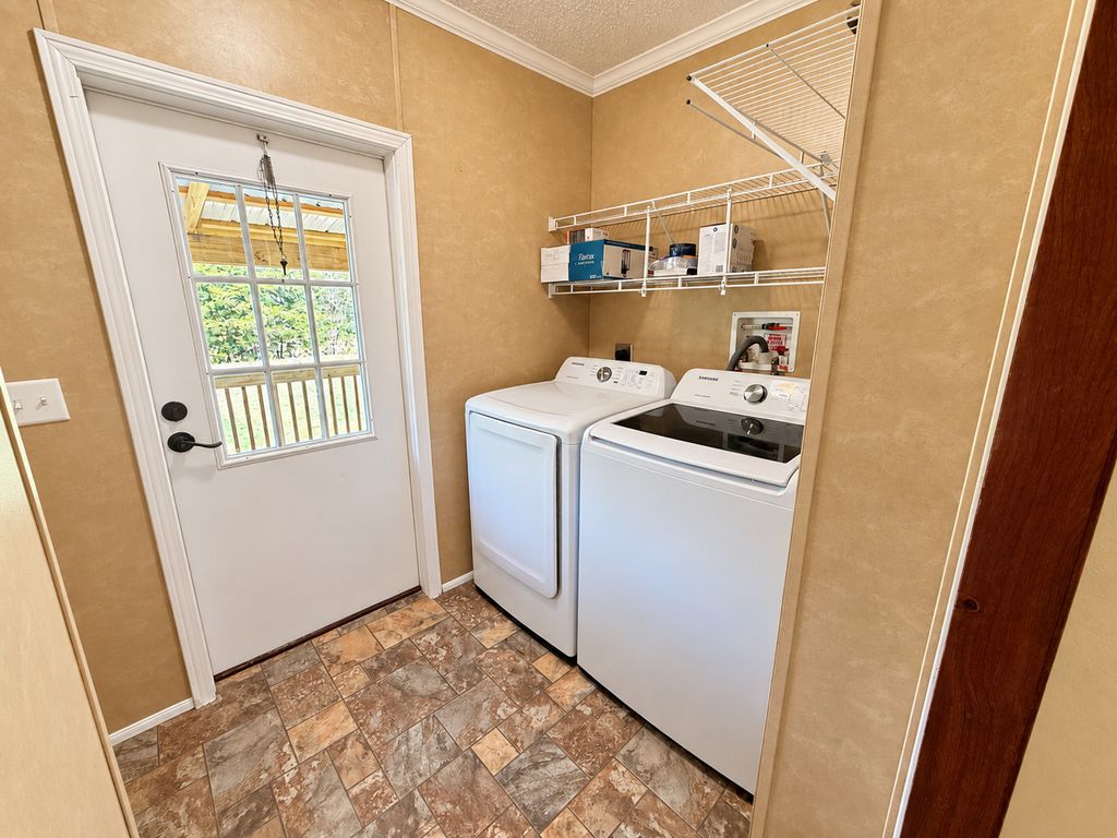 Image 27 of property listing at 3432 Seed House Road, Iuka, IL 62849