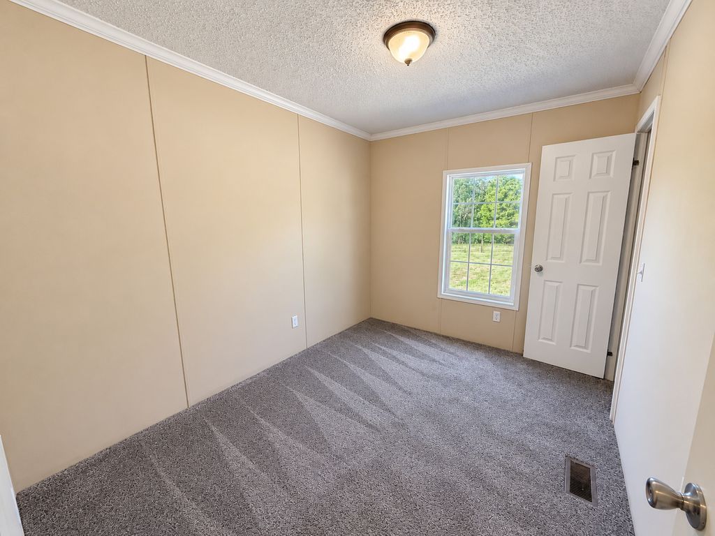 Image 29 of property listing at 3432 Seed House Road, Iuka, IL 62849
