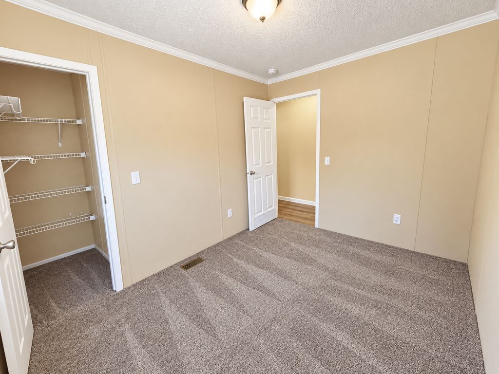 Image 30 of property listing at 3432 Seed House Road, Iuka, IL 62849