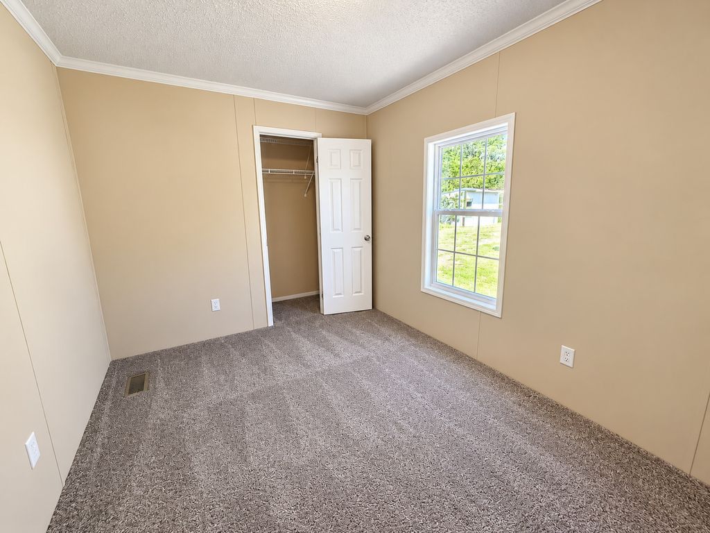 Image 31 of property listing at 3432 Seed House Road, Iuka, IL 62849