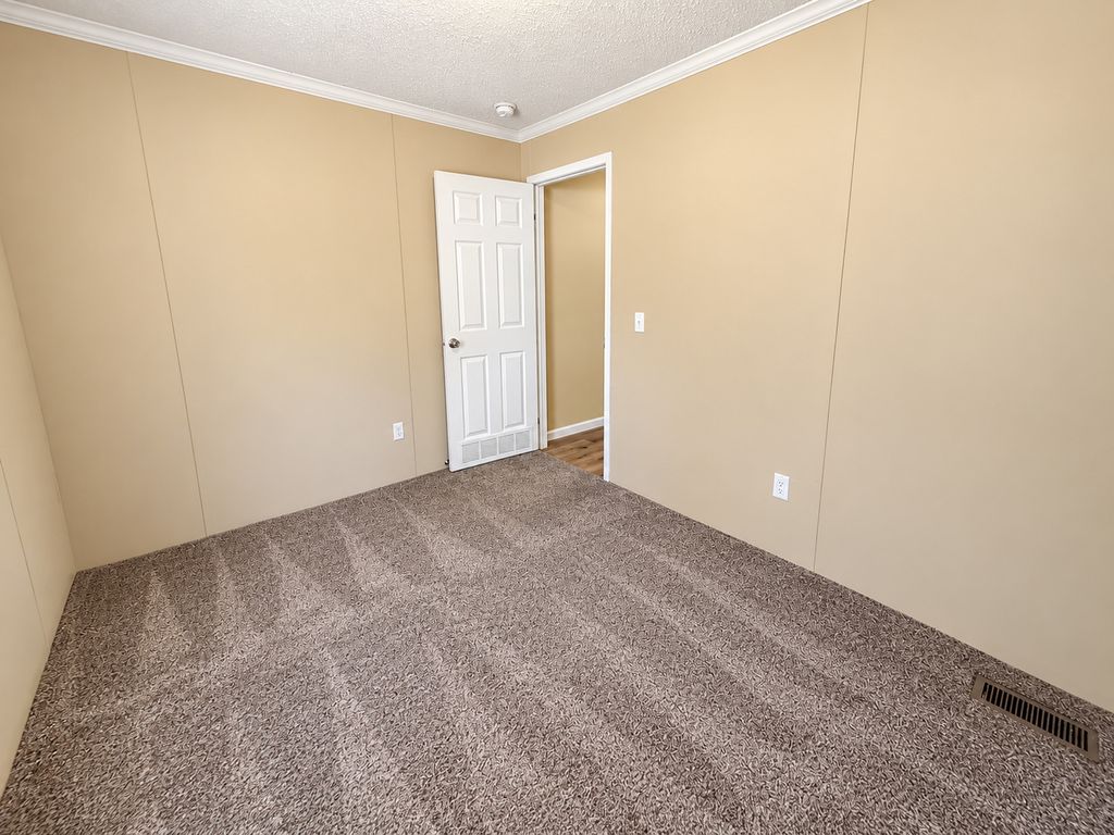 Image 32 of property listing at 3432 Seed House Road, Iuka, IL 62849