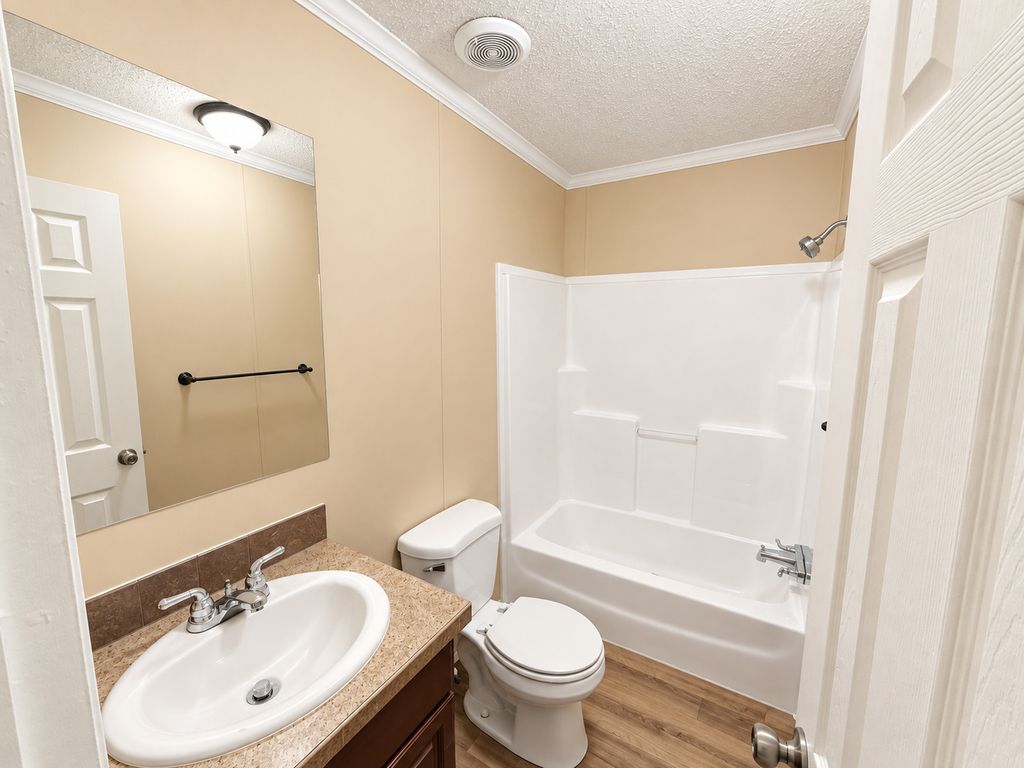 Image 33 of property listing at 3432 Seed House Road, Iuka, IL 62849