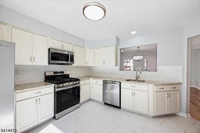 1003 Pinhorn Dr, Bridgewater Twp., NJ 08807