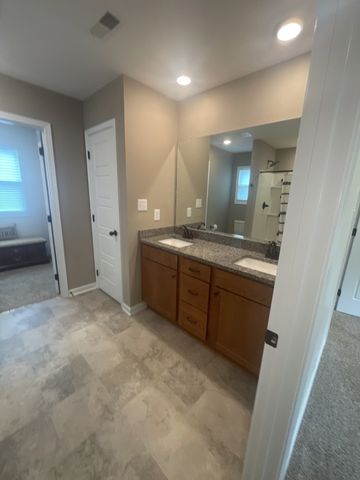 1142 Old Charlotte Trce, Clarksville, TN 37040