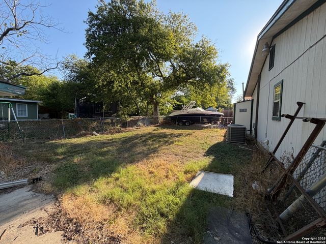 127 Arnaz, San Antonio, TX 78237