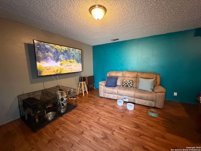 127 Arnaz, San Antonio, TX 78237