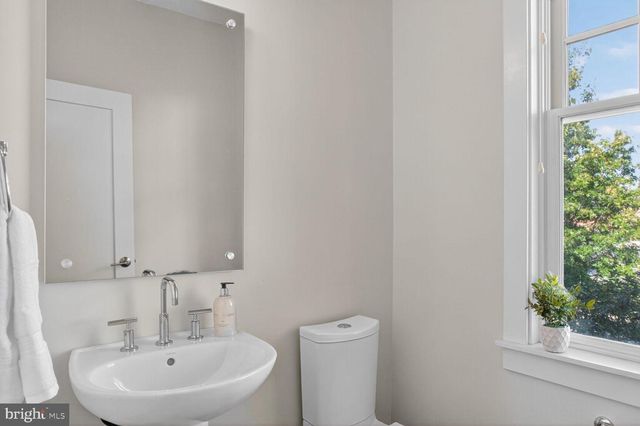 70 ELLSWORTH ST, Silver Spring, MD 20910