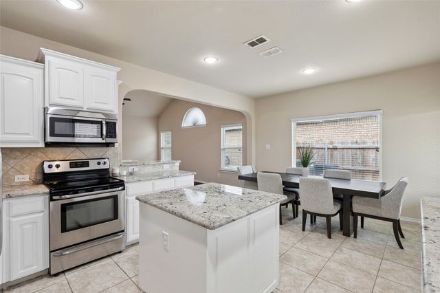 300 Delgany Trail, Fort Worth, TX 76052