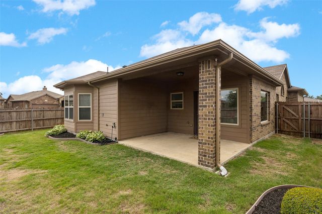 300 Delgany Trail, Fort Worth, TX 76052