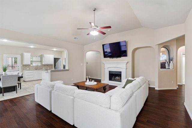 300 Delgany Trail, Fort Worth, TX 76052