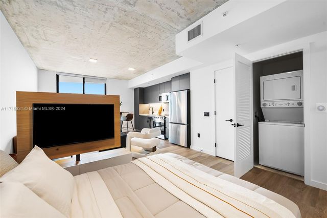 307 SW 5th St 2009, Fort Lauderdale, FL 33315