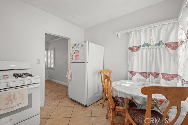 16005 Wyandotte Street, Los Angeles, CA 91406