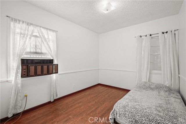 16005 Wyandotte Street, Los Angeles, CA 91406