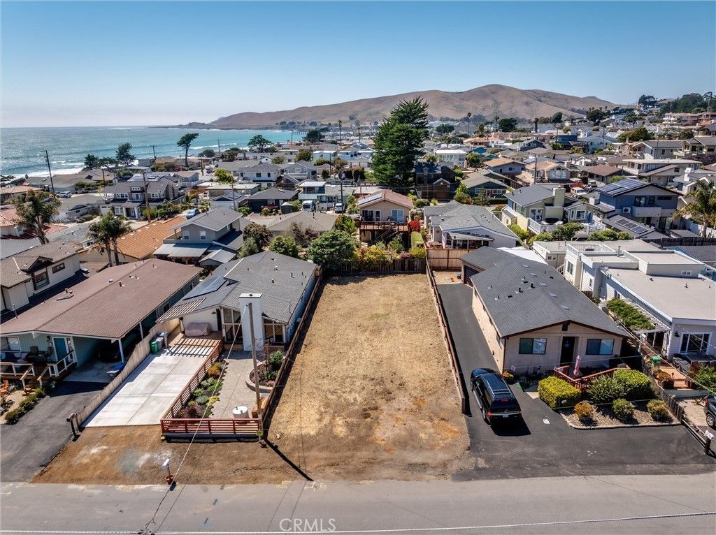 Image 1 of property listing at 61 10th, Cayucos, CA 93430