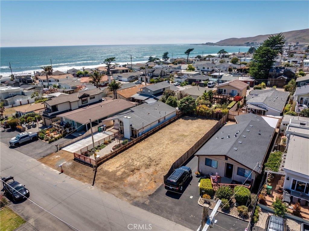 Image 2 of property listing at 61 10th, Cayucos, CA 93430