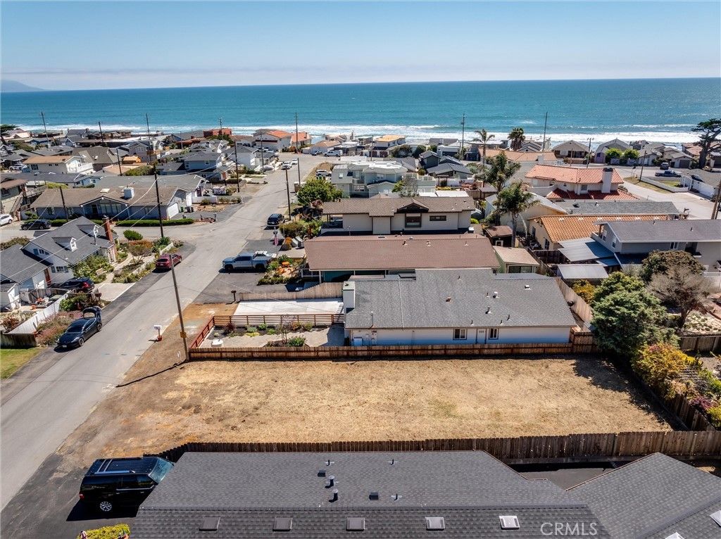 Image 3 of property listing at 61 10th, Cayucos, CA 93430