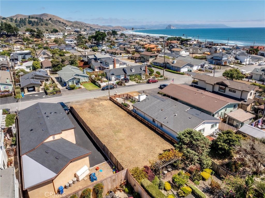 Image 4 of property listing at 61 10th, Cayucos, CA 93430