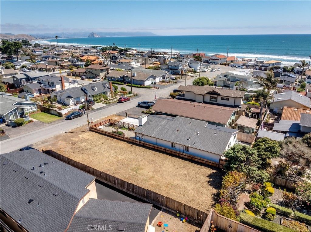 Image 5 of property listing at 61 10th, Cayucos, CA 93430