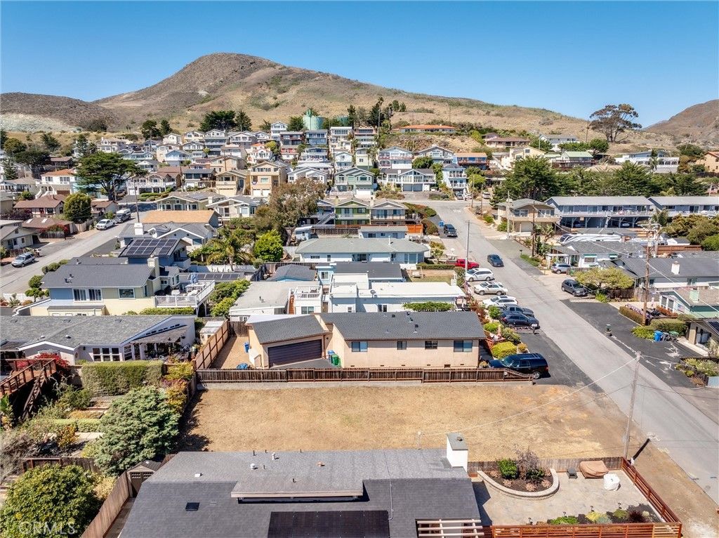 Image 7 of property listing at 61 10th, Cayucos, CA 93430