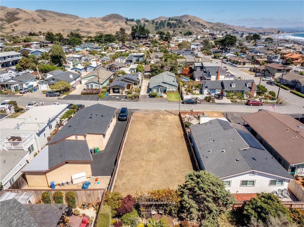 Image 8 of property listing at 61 10th, Cayucos, CA 93430