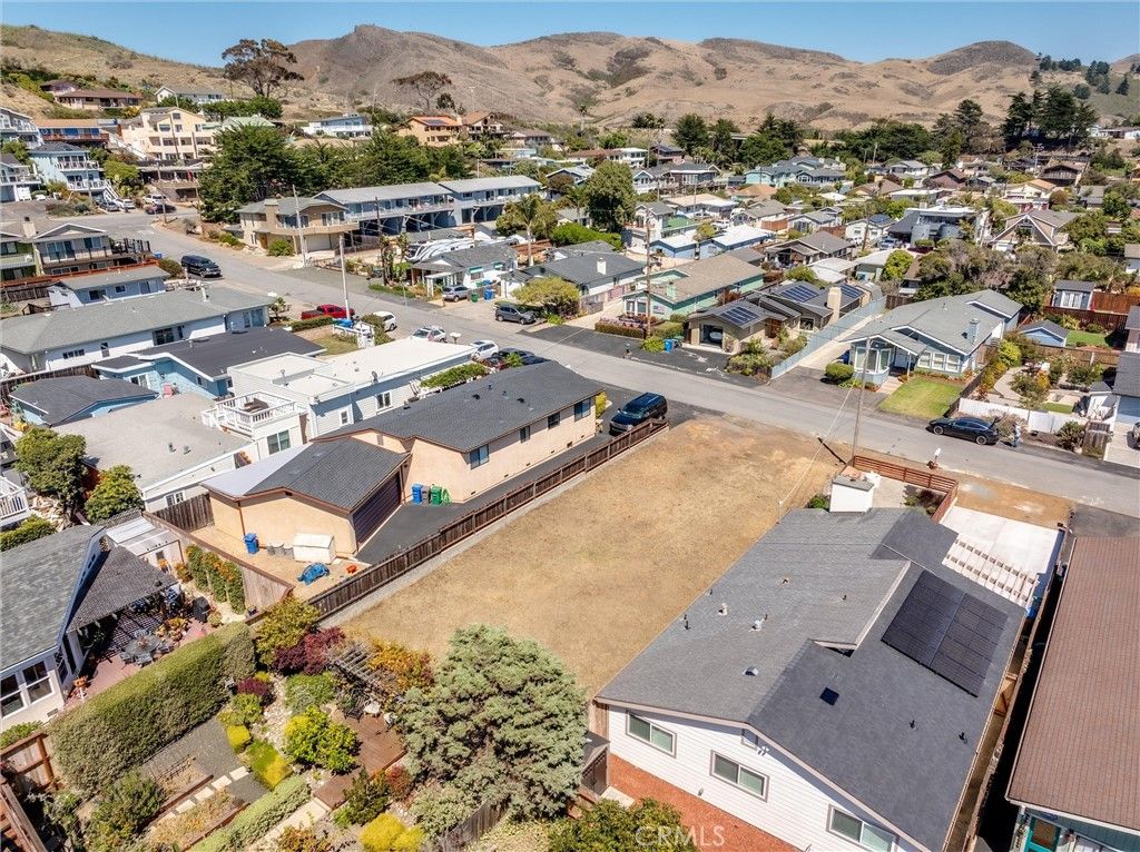 Image 9 of property listing at 61 10th, Cayucos, CA 93430