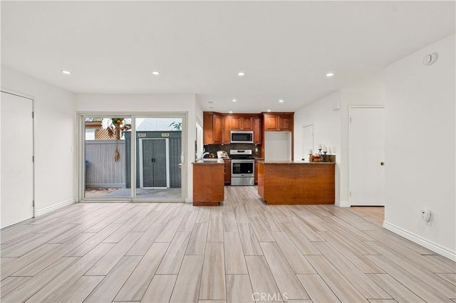 10120 Larwin Avenue 3, Chatsworth, CA 91311