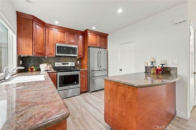 10120 Larwin Avenue 3, Chatsworth, CA 91311