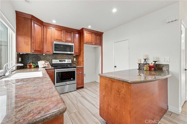 10120 Larwin Avenue 3, Chatsworth, CA 91311