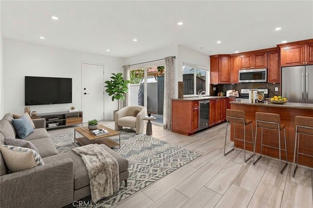 10120 Larwin Avenue 3, Chatsworth, CA 91311