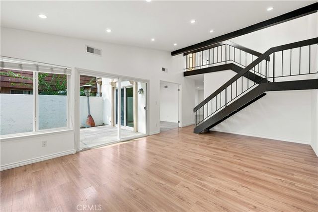 10120 Larwin Avenue 3, Chatsworth, CA 91311