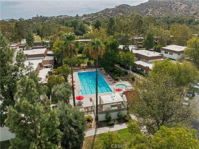 10120 Larwin Avenue 3, Chatsworth, CA 91311