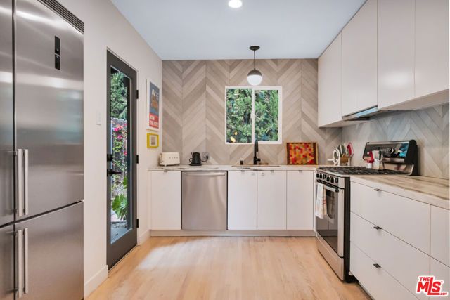 380 Tamarac Drive, Pasadena, CA 91105