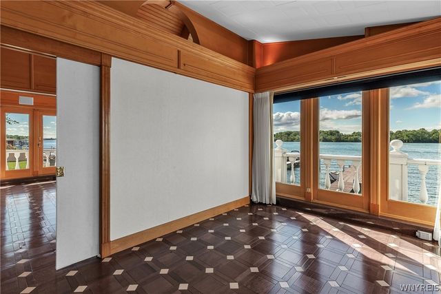2039 East River Road, Grand Island, NY 14072