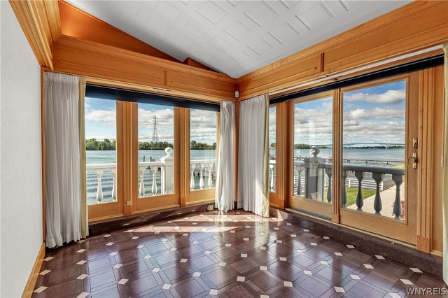 2039 East River Road, Grand Island, NY 14072