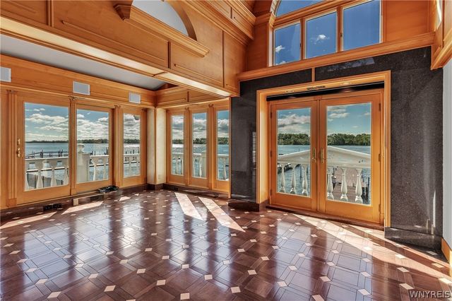 2039 East River Road, Grand Island, NY 14072