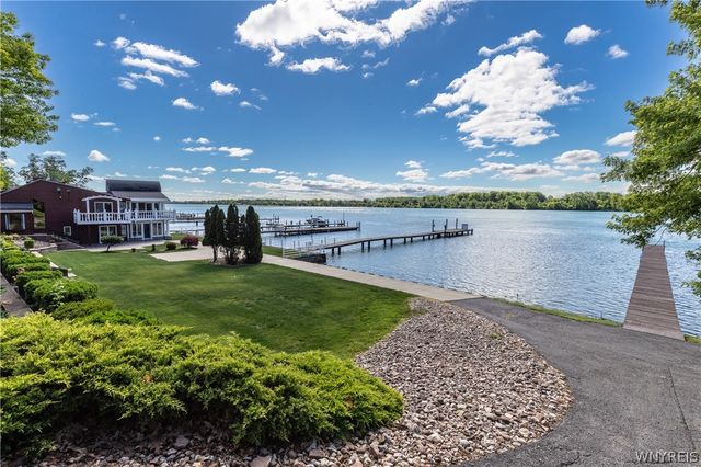 2039 East River Road, Grand Island, NY 14072