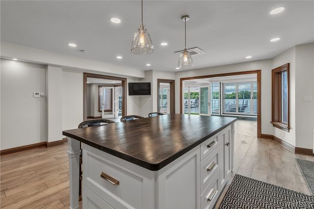 2039 East River Road, Grand Island, NY 14072