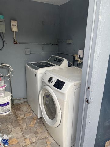 2459 Dewey St, Hollywood, FL 33020