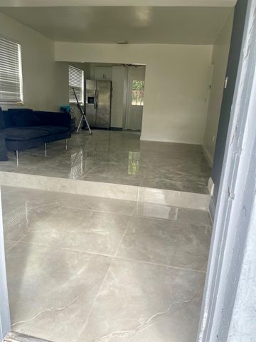 2459 Dewey St, Hollywood, FL 33020