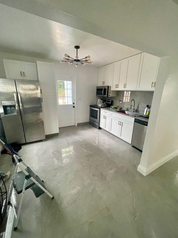 2459 Dewey St, Hollywood, FL 33020